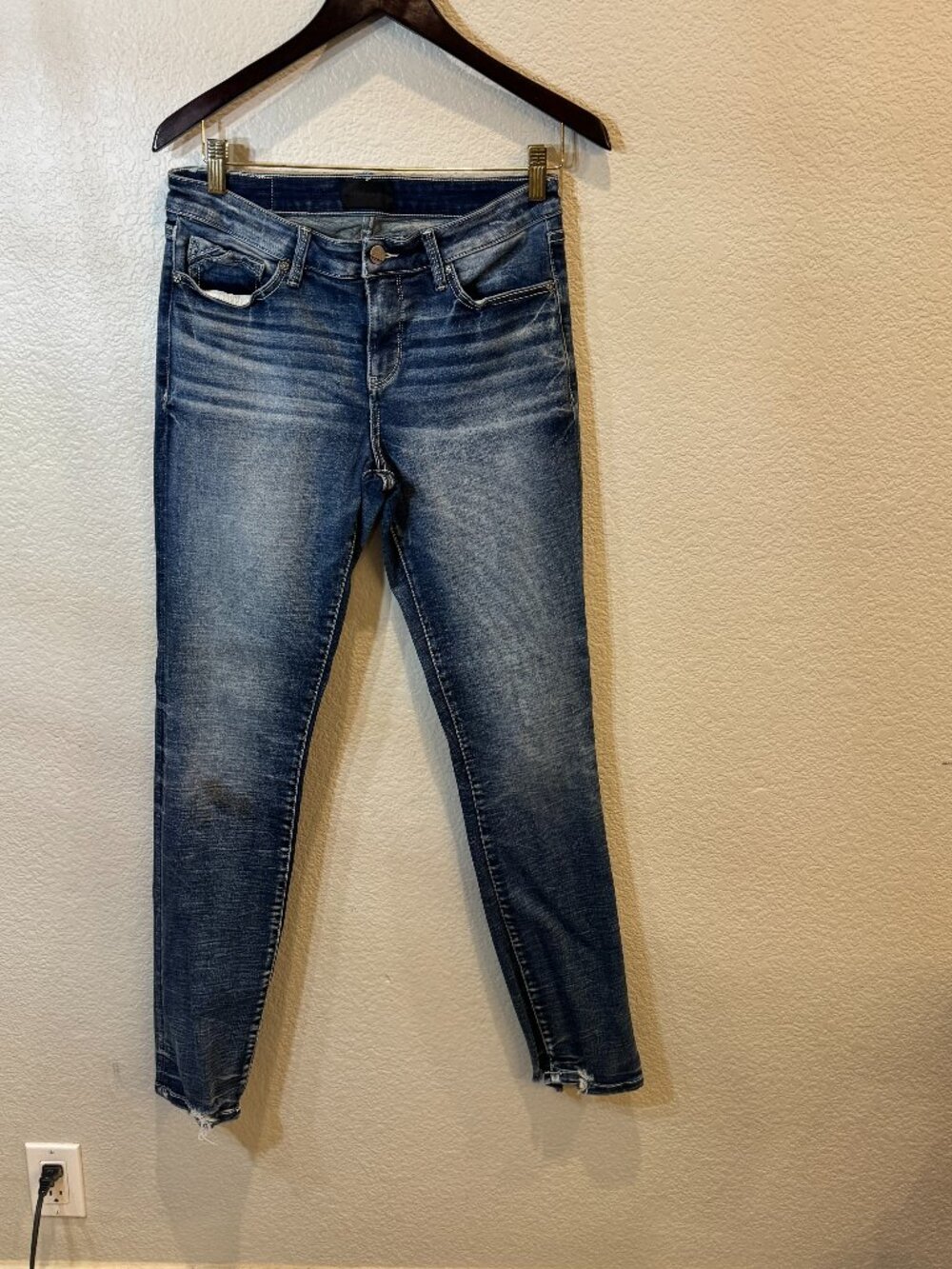 Buckle Black Fit No. 53 Ankle Skinny Jeans.